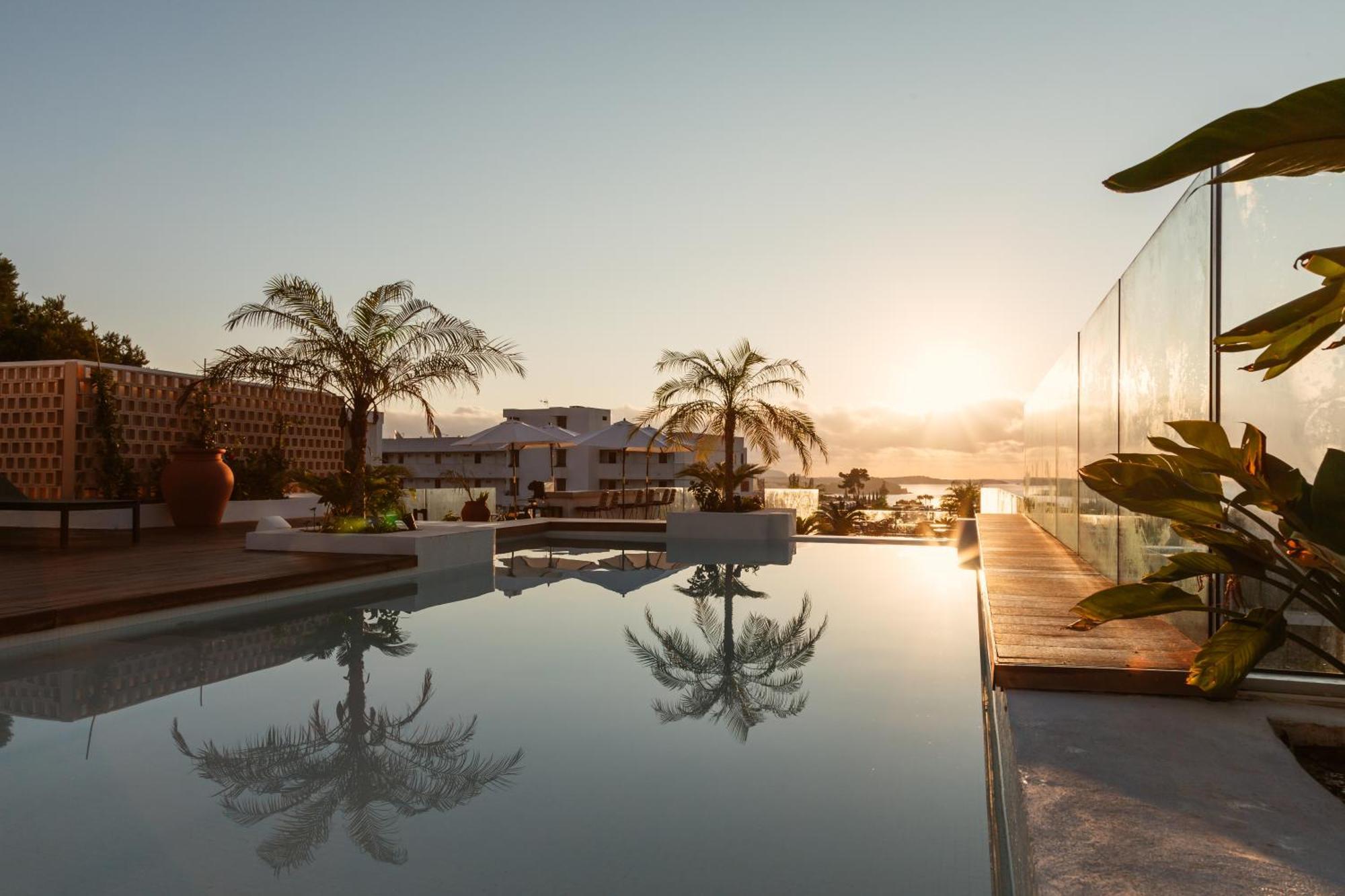 Nativo Hotel Ibiza ซานตาเอวเลเรียเดสริว ภายนอก รูปภาพ