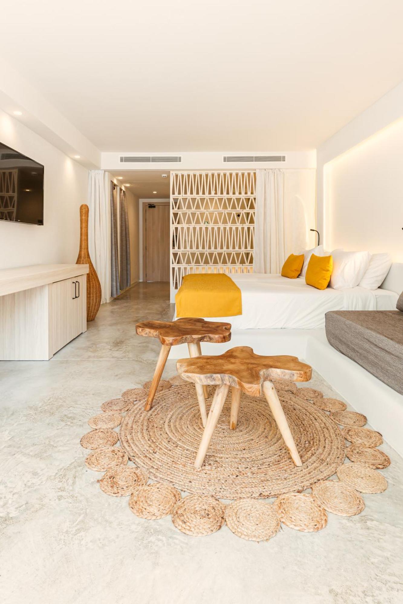 Nativo Hotel Ibiza ซานตาเอวเลเรียเดสริว ภายนอก รูปภาพ