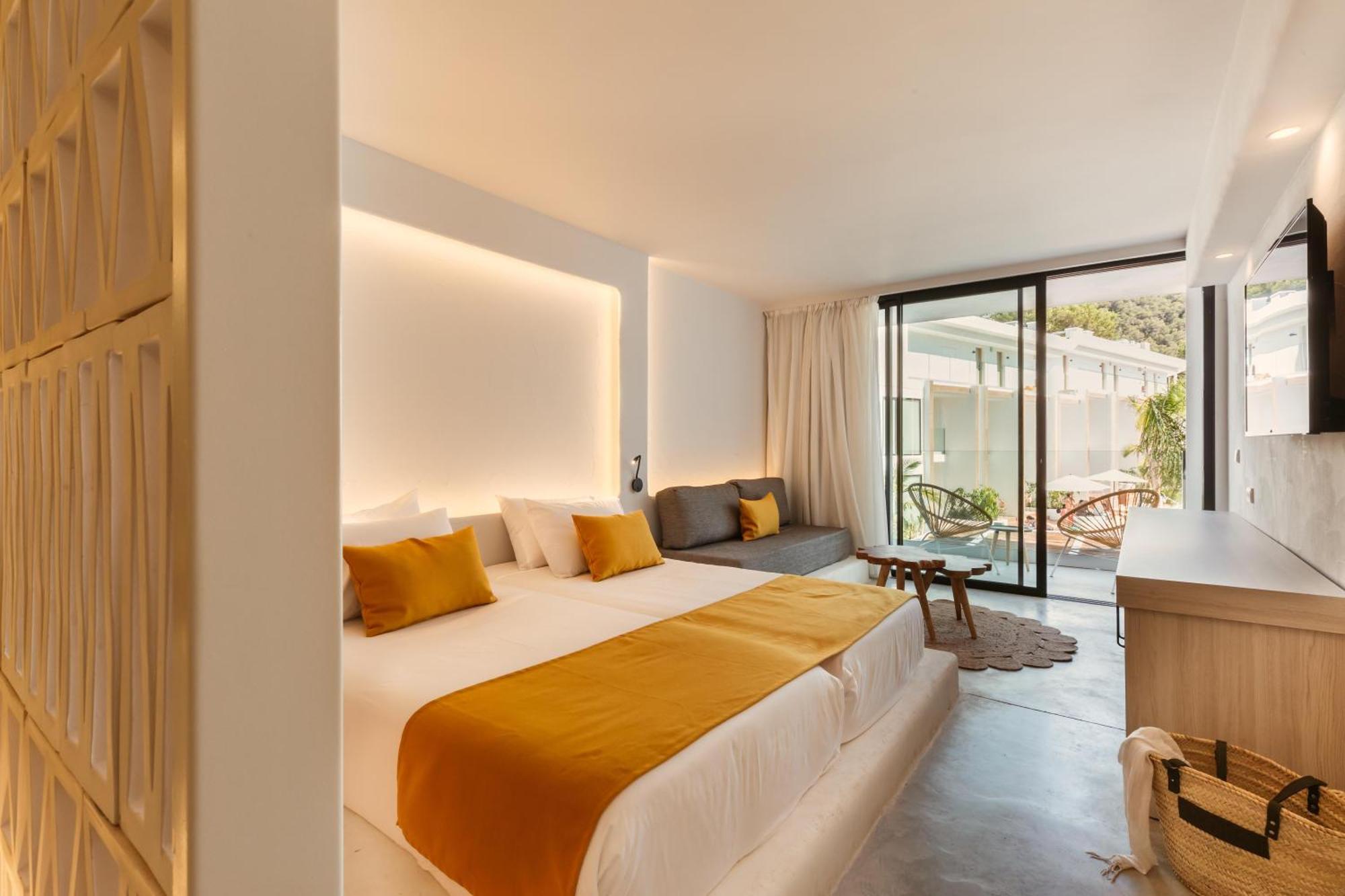 Nativo Hotel Ibiza ซานตาเอวเลเรียเดสริว ภายนอก รูปภาพ